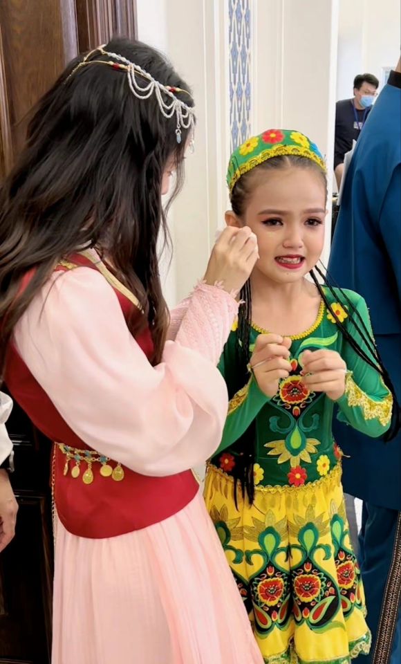 《跑男》第十季发布杀青大合照，郑恺继续缺席，蔡徐坤周深最调皮