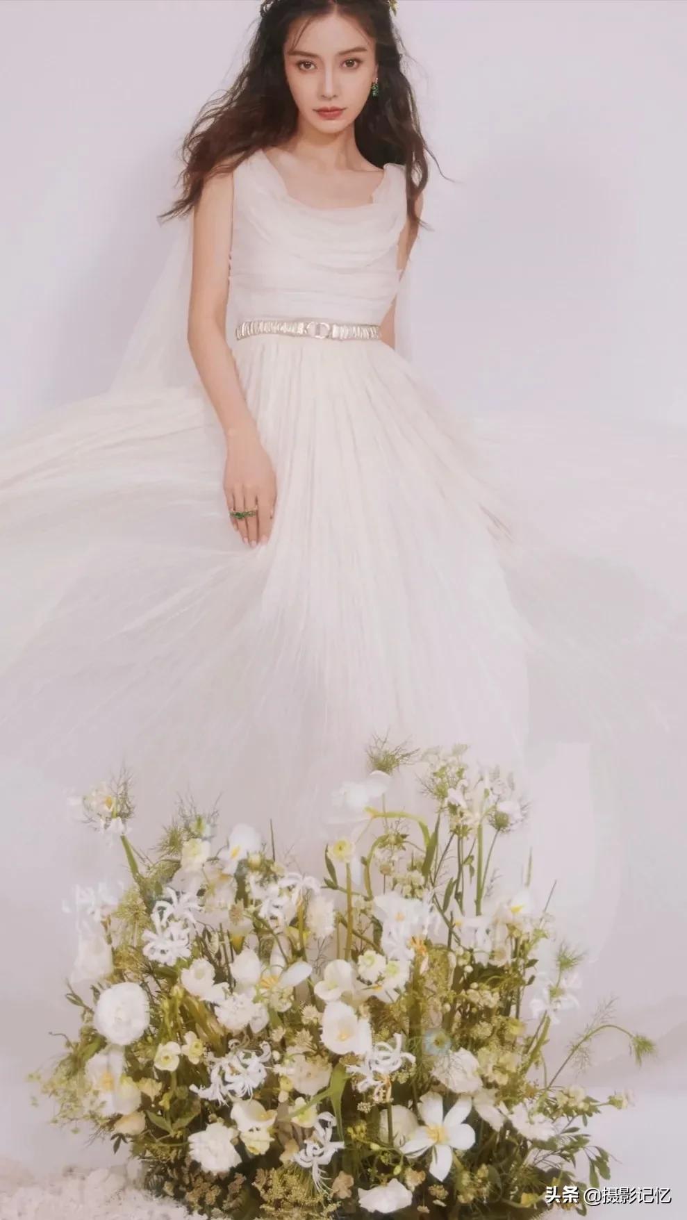 杨颖：其姊字惠芳，面目粲如画