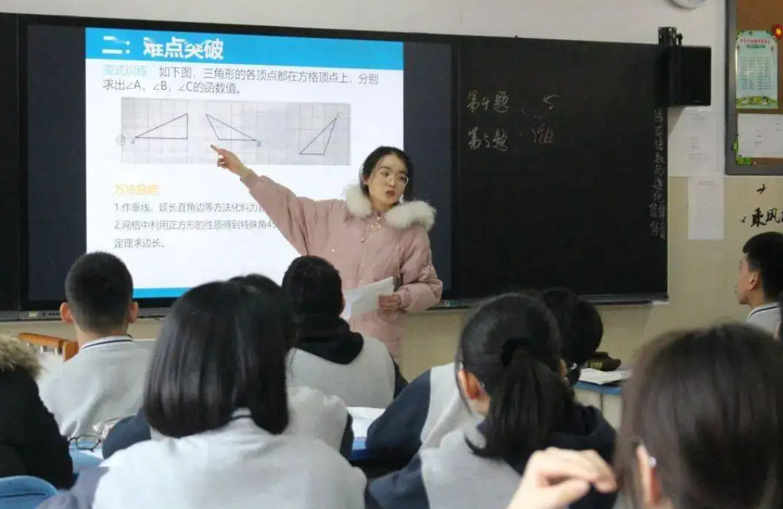 网传教师行业将有大调整，退休时间或有变化，教师编制更难考了？