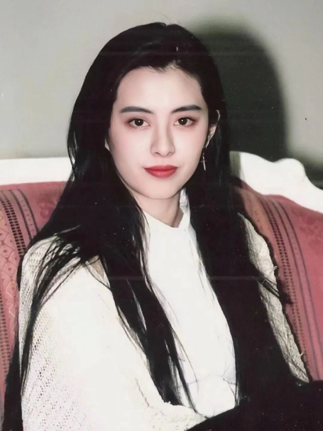 鞠婧祎又来造福美妆界了！素人撞脸刘亦菲，气质却差了十万八千里