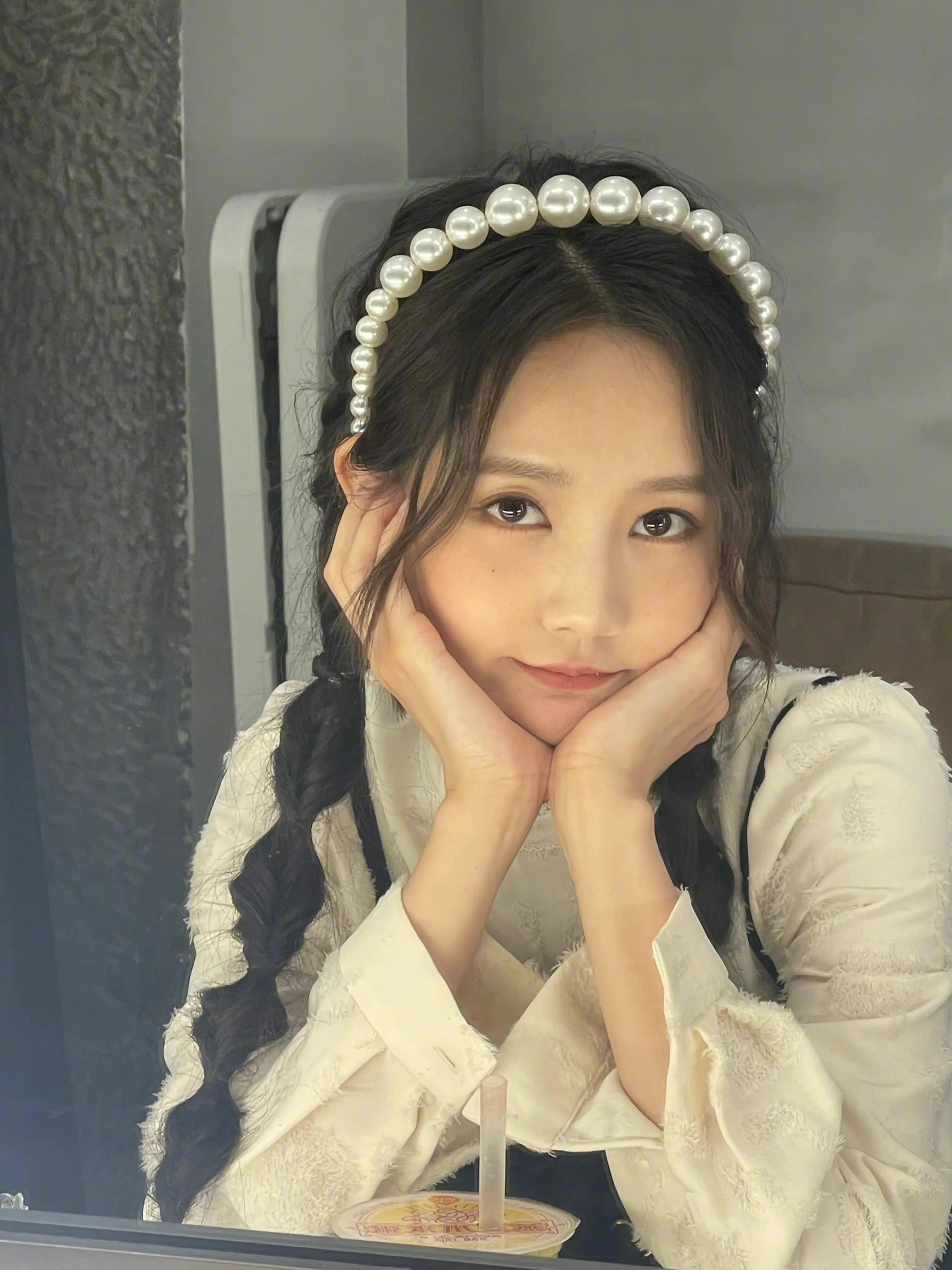 李一桐近期穿搭