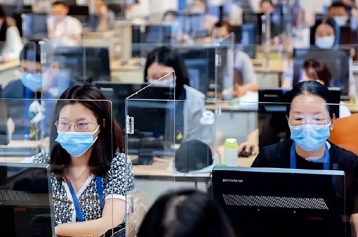 高考满分作文《一条信息》，揭露大学生就业难的原因，现实又扎心