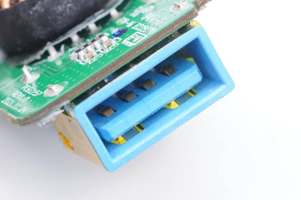 一个顶三个，支持三设备同时快充，安克100W氮化镓超能充拆解