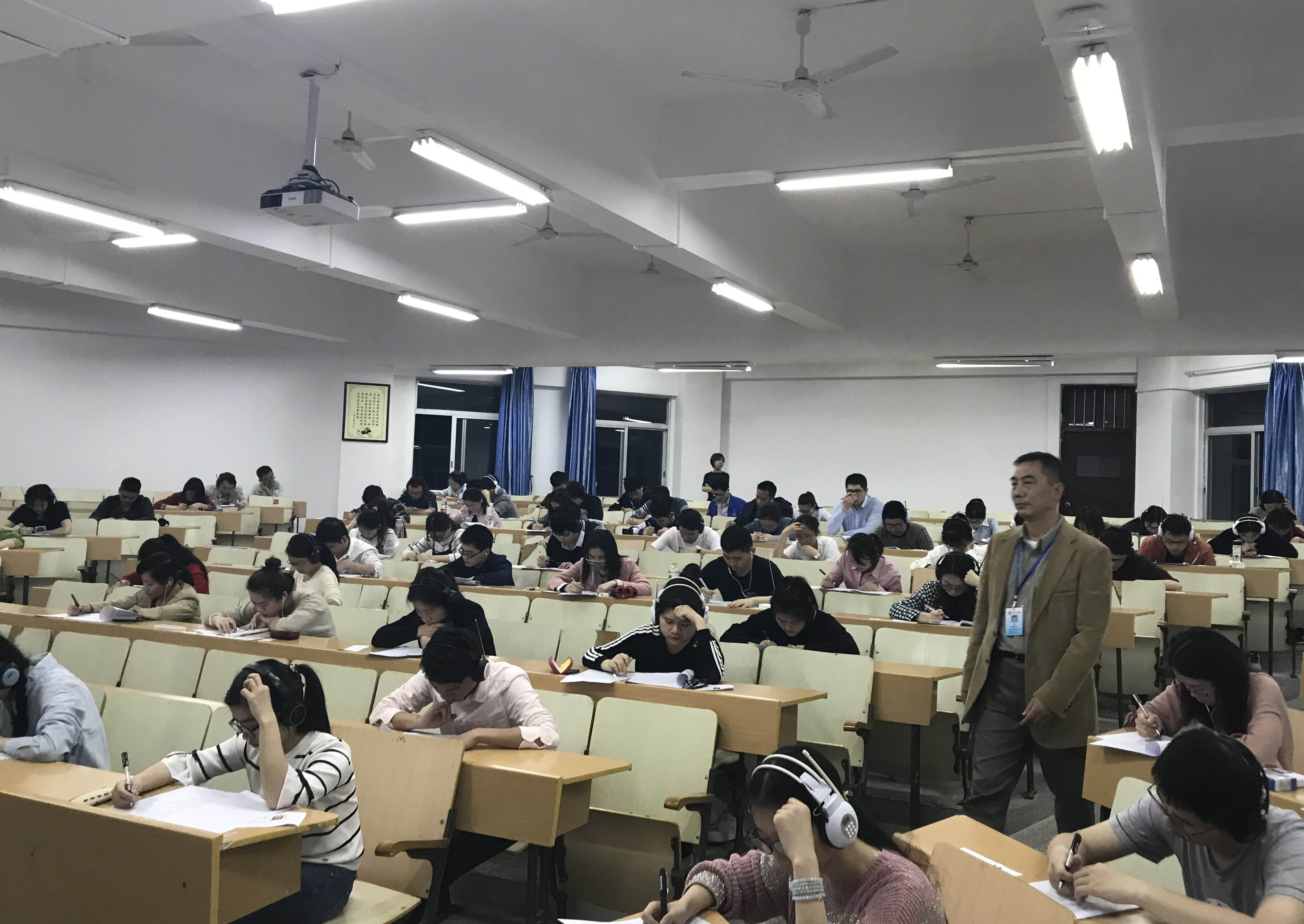 考研，是冲“名校”？还是选择稳一点的本校？