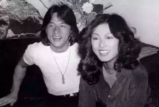 米雪：只恋爱不结婚，男友离世后带相片一起旅行，67岁单身也快乐