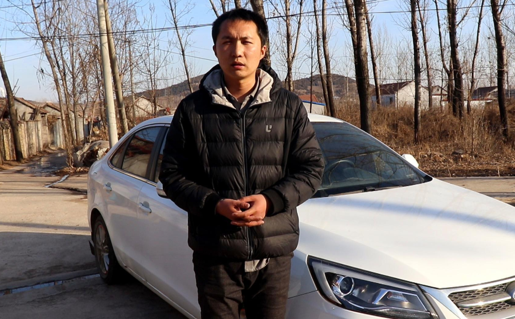 河南穷小伙上大学，老人为他交学费，毕业后办4S店卖车为老人养老