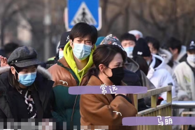 超10位明星参加春晚彩排！刘涛一路小跑遮挡镜头，央视主持首现身