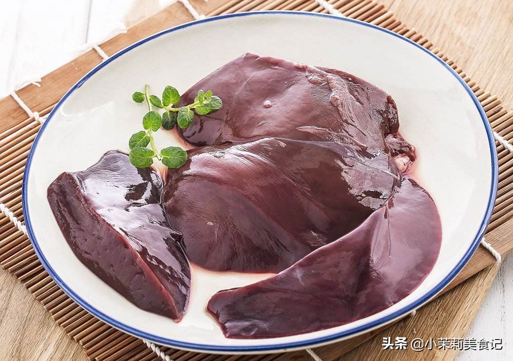 女人过了30岁，6种食物要多吃，“维E”含量高，满面光彩不显老