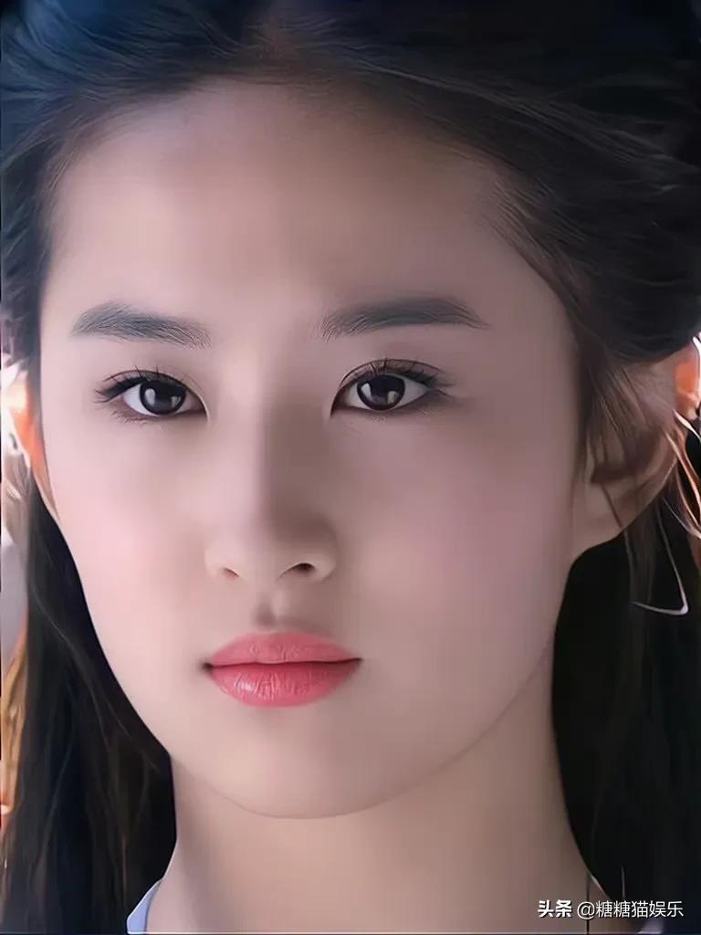 当李若彤遇到刘亦菲时，两大女神，谁的小龙女更美一筹？