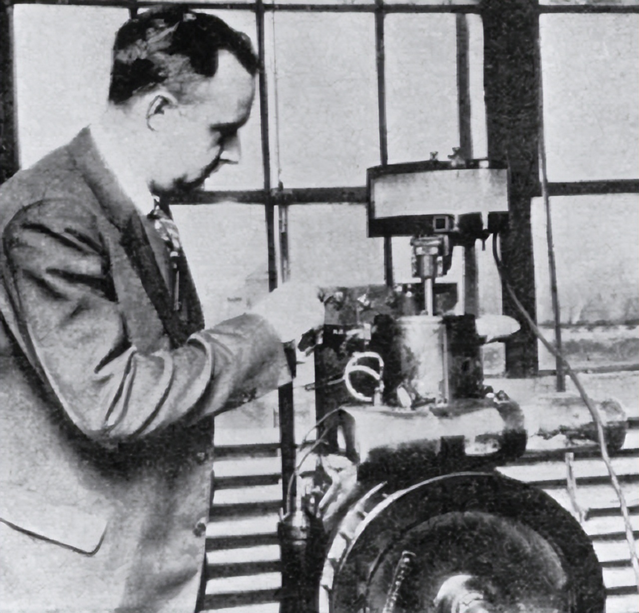 为了赚钱，昧了良心！他用科学权威，祸害了世界两次