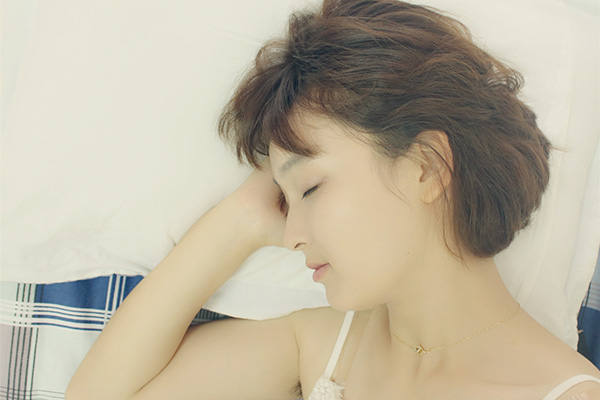 穿袜子睡觉睡得更香，是什么原因？冬天总是睡不好，试试4个技巧