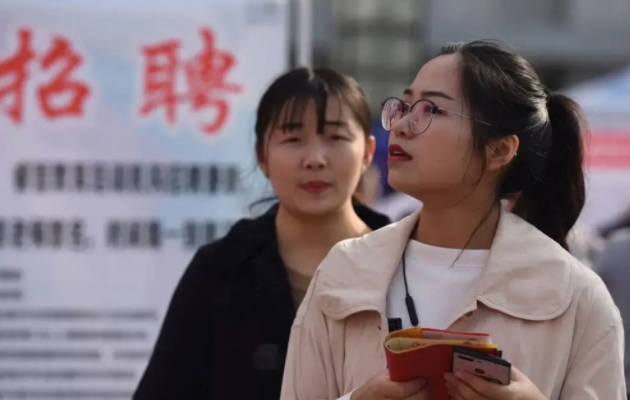 铁饭碗员工迎来好消息，2022部分单位工资可能“上调”？看有你没