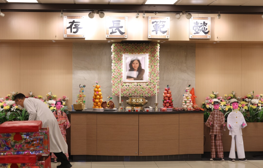 祝文君举行送别仪式！众星送花圈悼念，隐瞒病情两年独自在家吐血