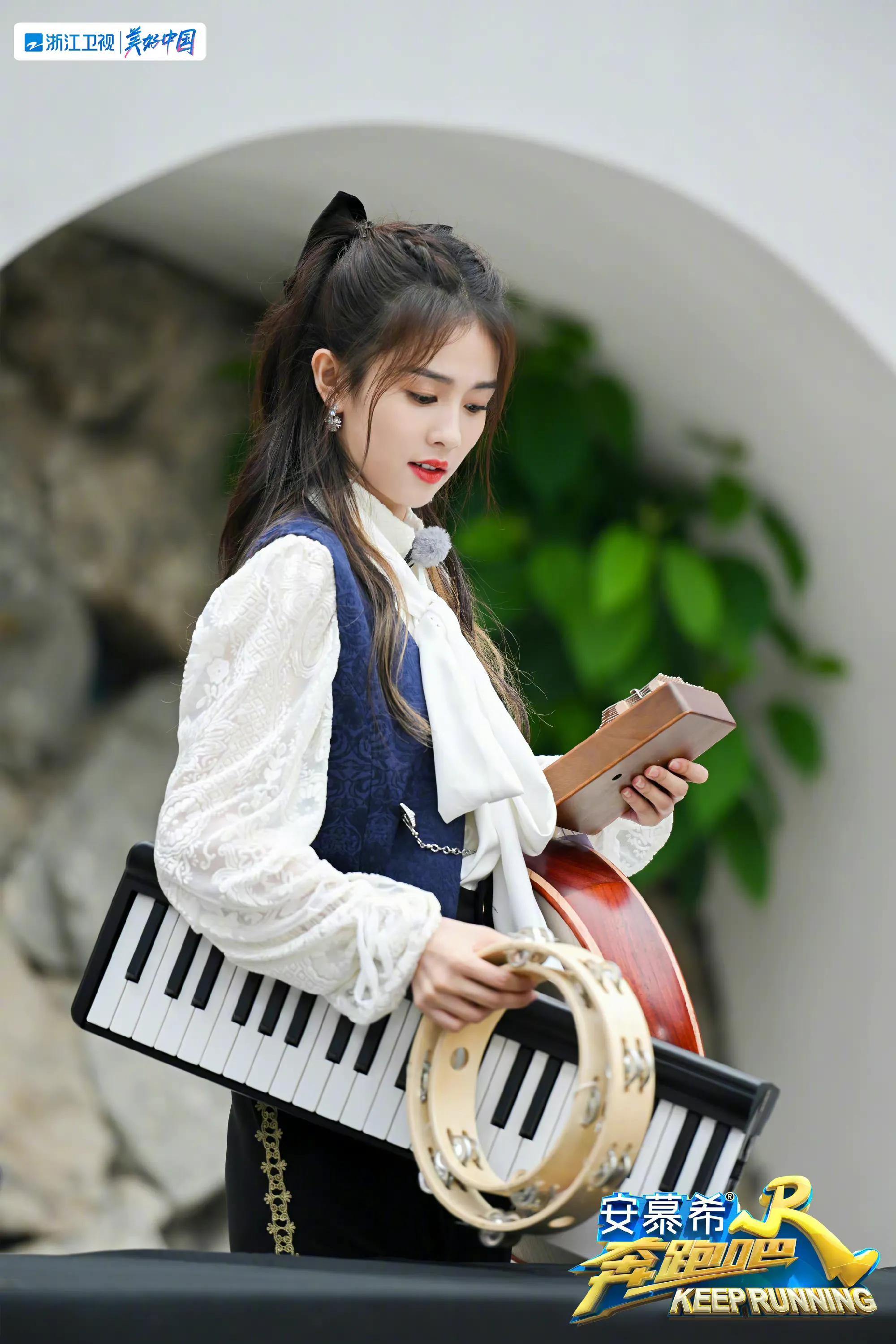 综艺《奔跑吧》最新一期来啦！有精彩的撕名牌大战哦