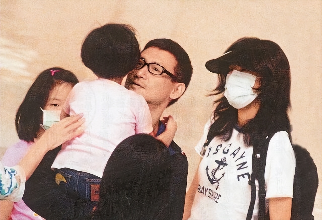 不炒作不乱搞，娱圈最干净的12对夫妻，个个与原配不离不弃