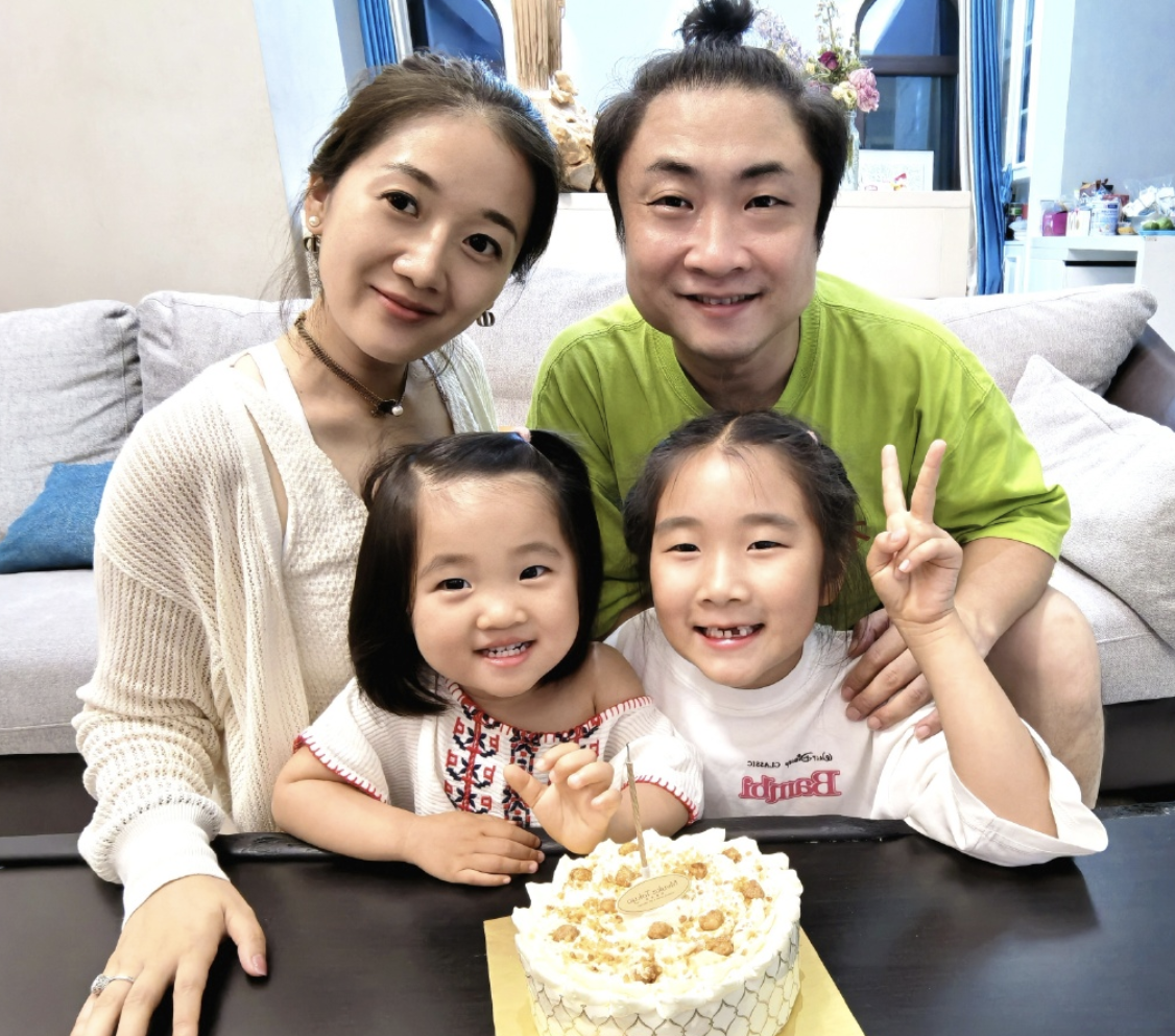 乔杉庆祝38岁生日，父女三人同框许愿超有爱，堪称共用一张脸