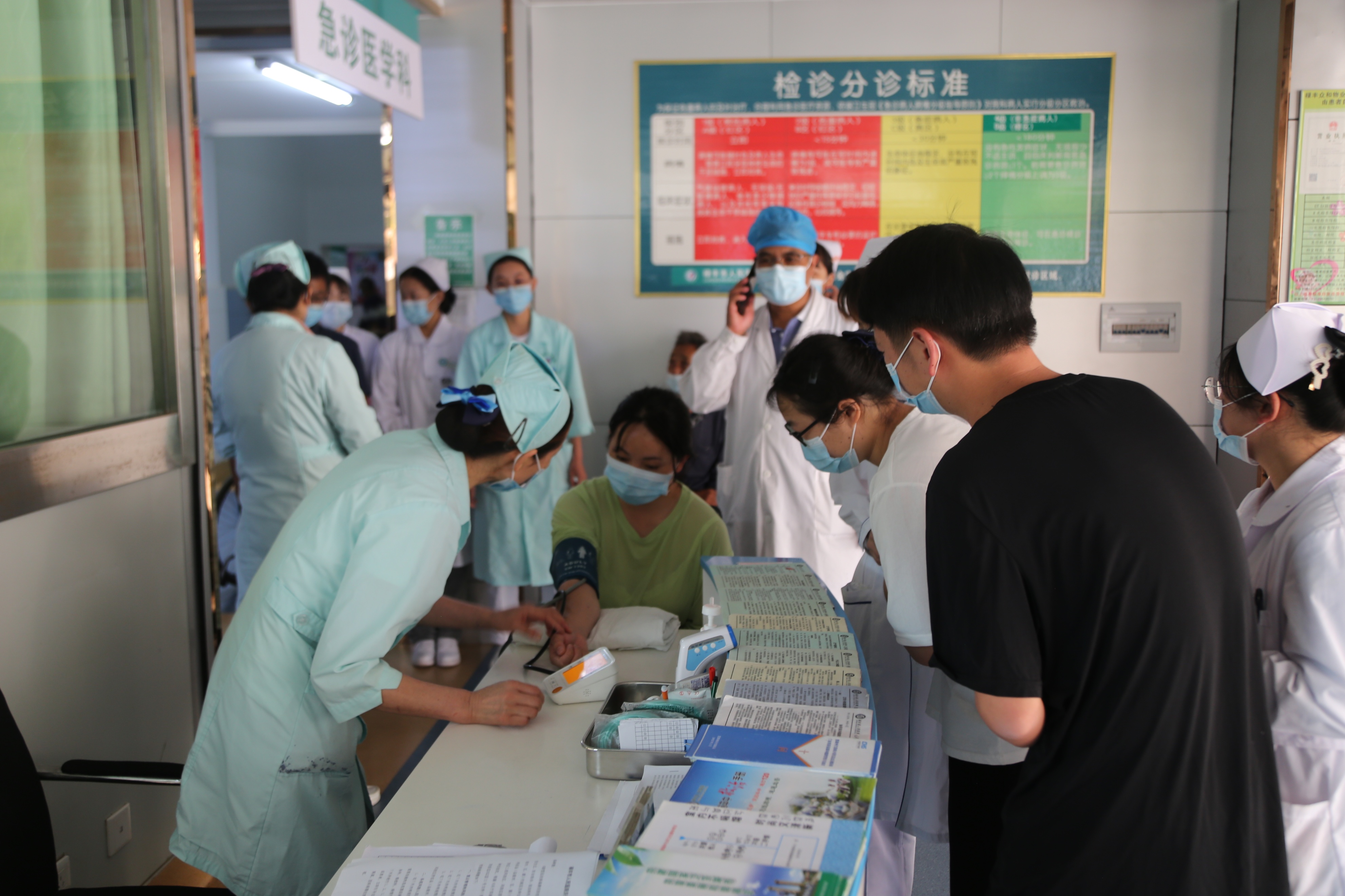 禄丰市人民医院开展群体性食用野生菌中毒应急演练