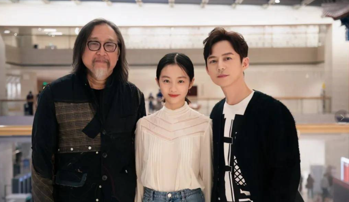 黄磊为女儿进圈铺路？黄多多配音拍戏演话剧，但总是少了点灵气？