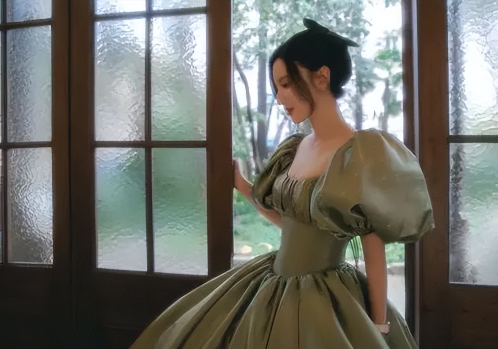 从头要美到脚趾头？女明星为了追求美丽奇招百出