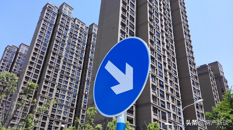 房产税要“延迟”了？专家提出“免征面积”方案，2类人做好准备