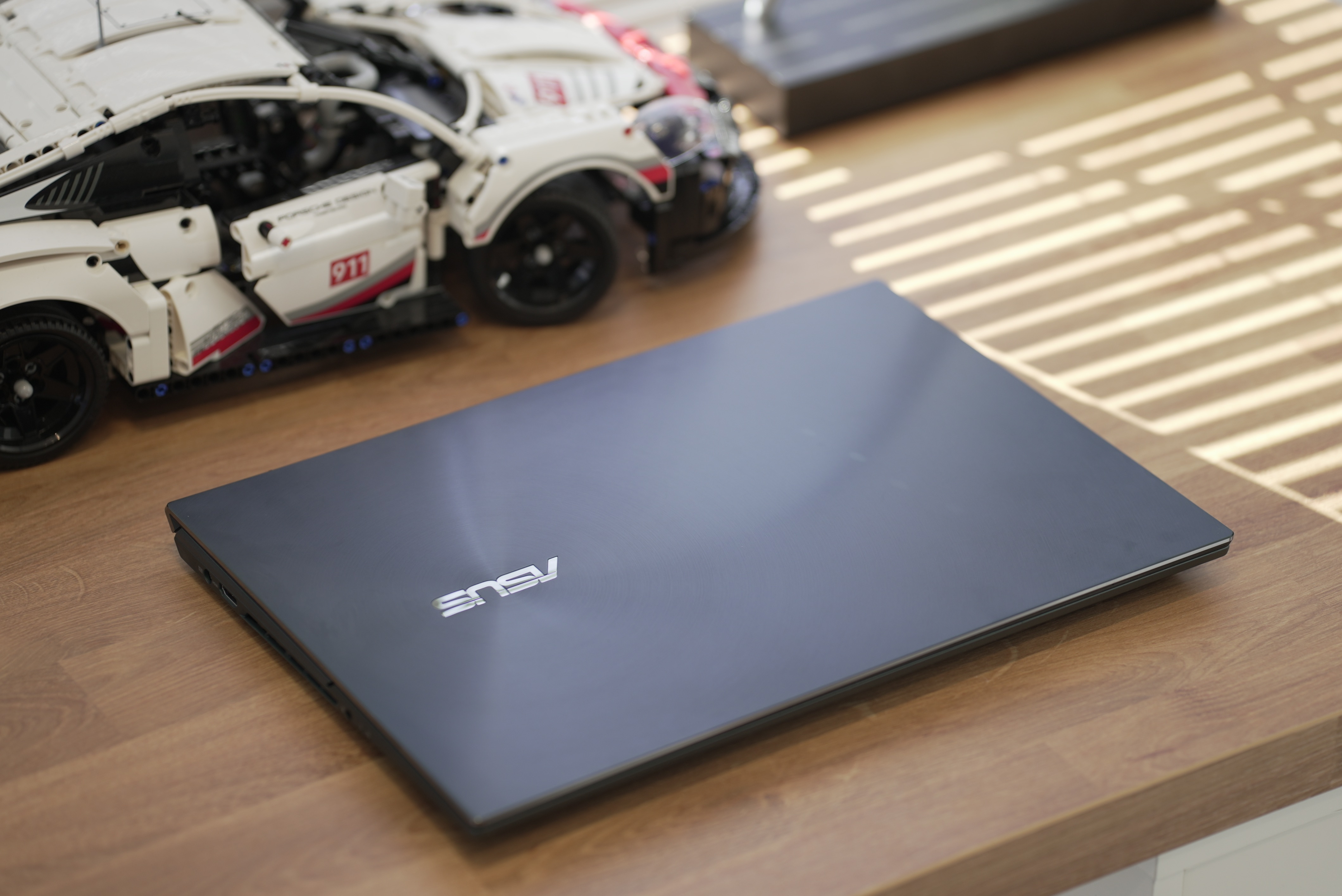 双屏高效办公,出差高配随行——华硕灵耀x双屏pro笔记本