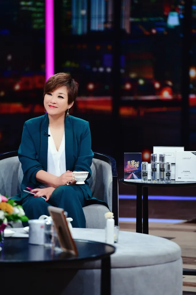 放弃央视“铁饭碗”，主持人半路转行，这5位明星如今后悔了吗？