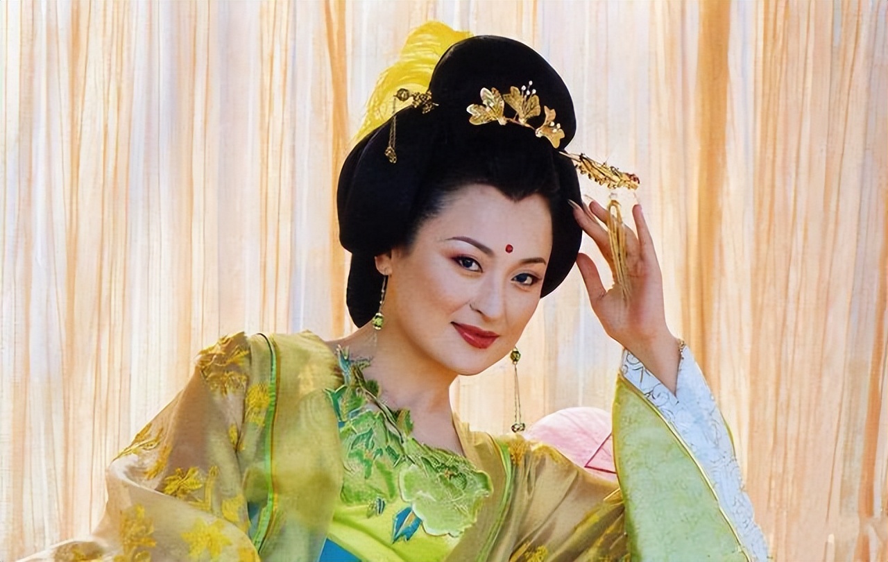 《雪山飞狐》过去32年，胡斐3段婚姻，程灵素离婚，苗人凤消失了