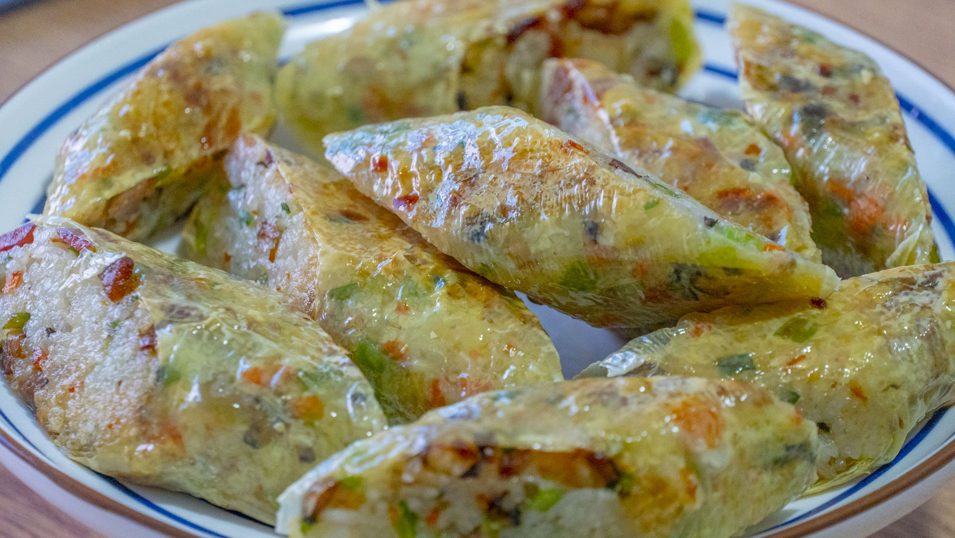 冬天早餐就要这样做，蒸一蒸，卷一卷，软糯又咸香，孩子抢着吃