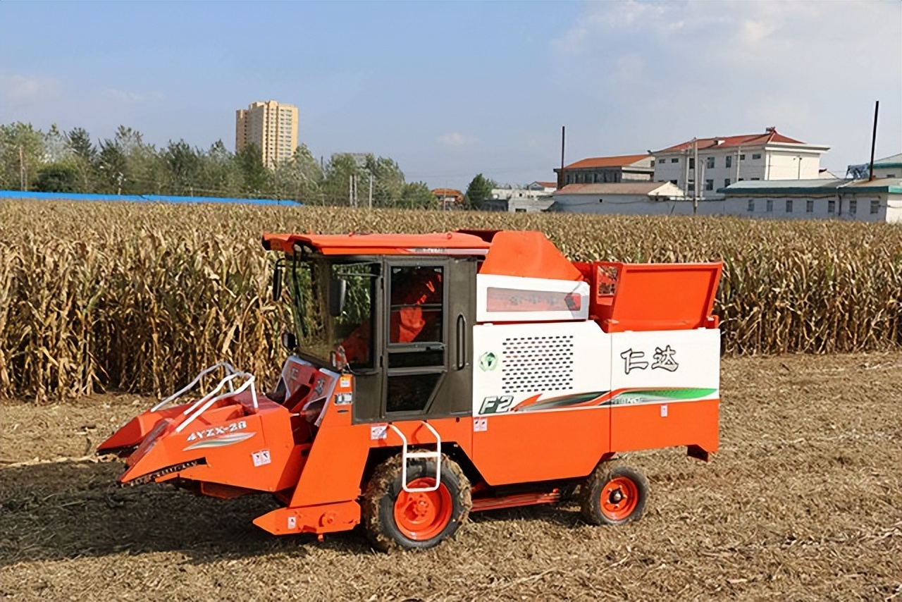 玉米收獲機暢銷榜來了，看看摘穗機型各地什么價格