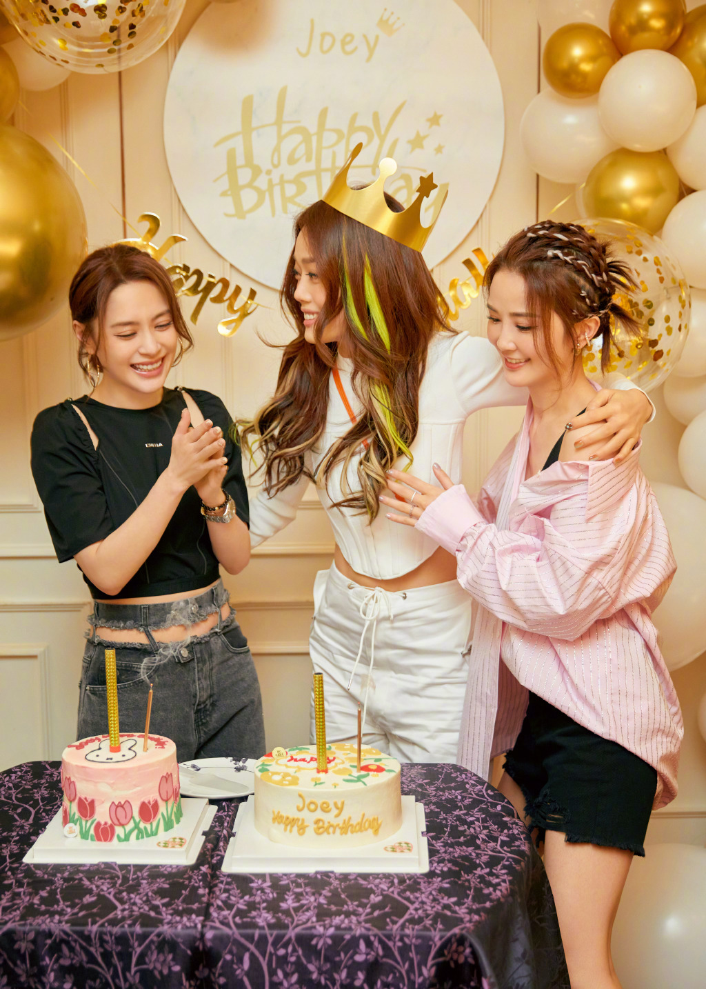 Twins霍汶希为42岁容祖儿庆生，相拥献吻姐妹情深，陈妍希送祝福