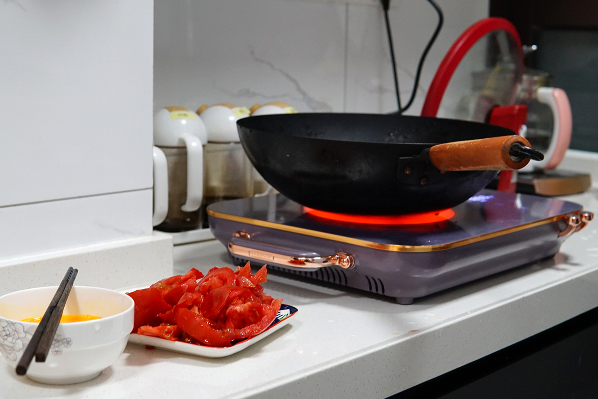 先暖胃再暖心，大宇电陶炉不挑锅具，美食在家轻松做