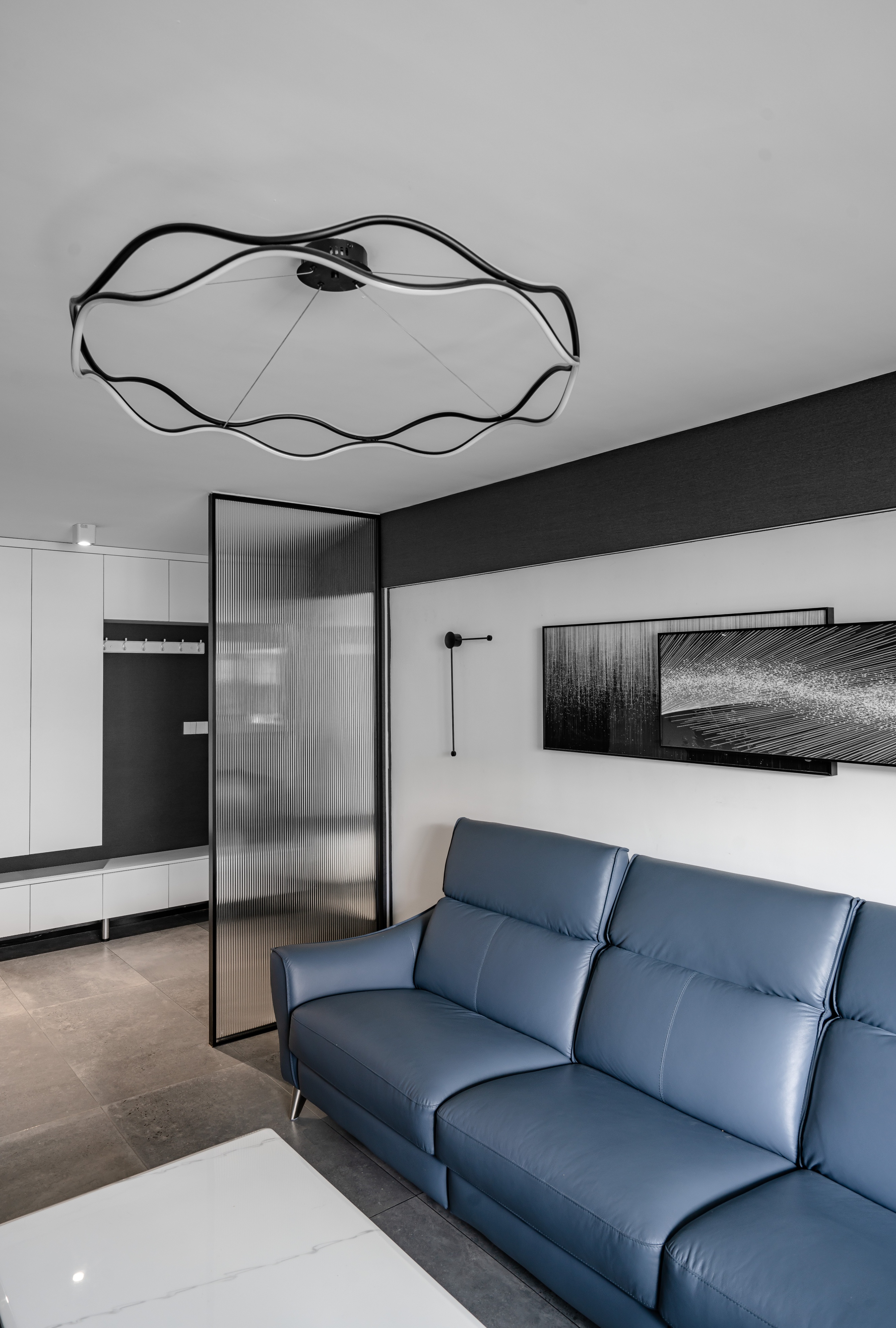 20年老房蜕变重生，为60+老夫妇打造黑白前卫家居