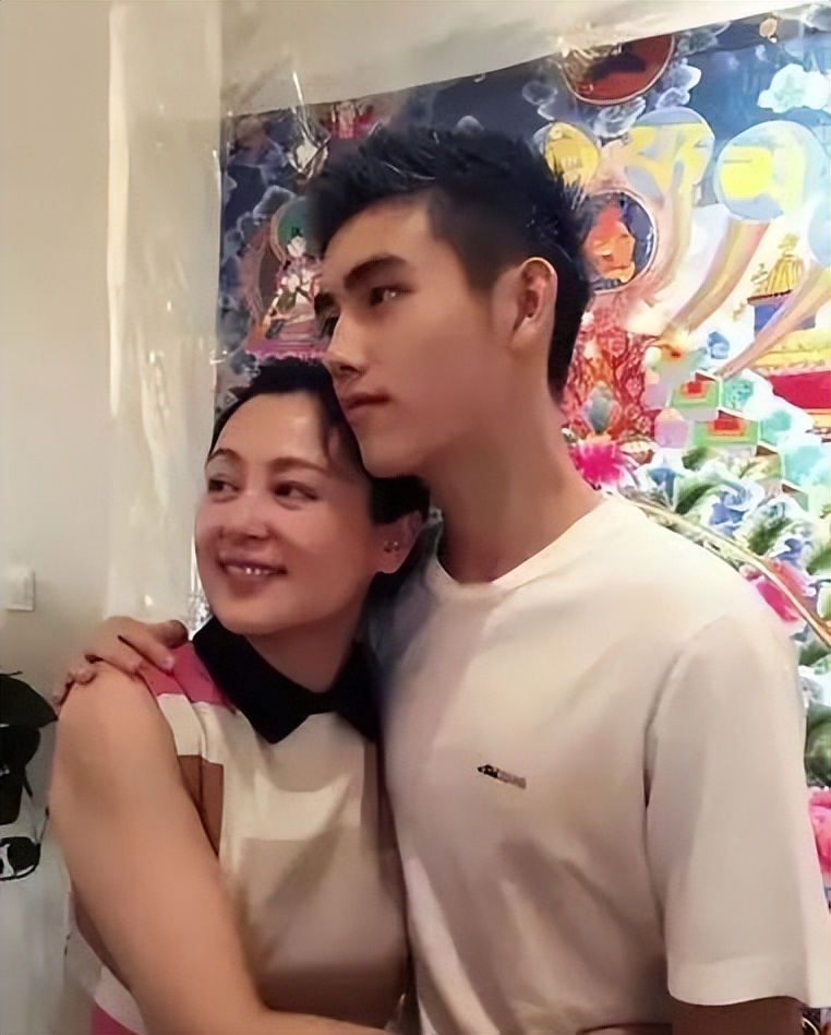 身高超过185的12位男星，个个“鹤立鸡群”，不用偷偷塞内增高