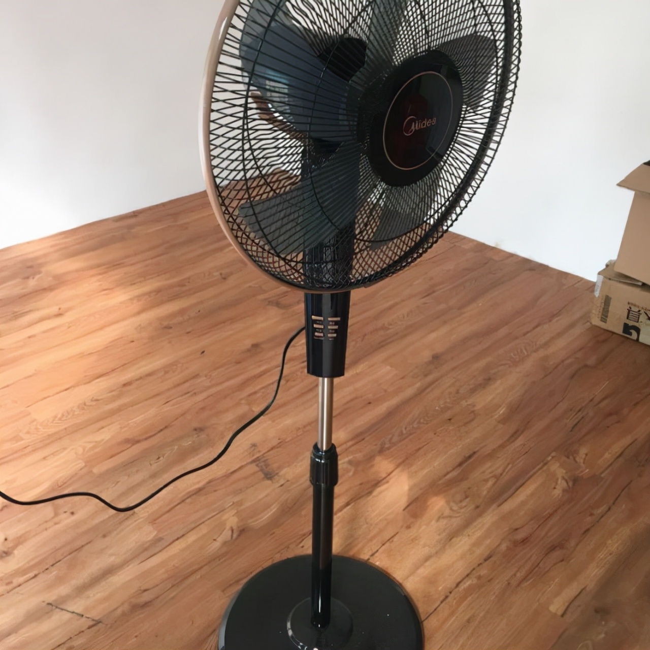 选家电就选品牌起家的产品，其它的都不要买，这是接地气的总结