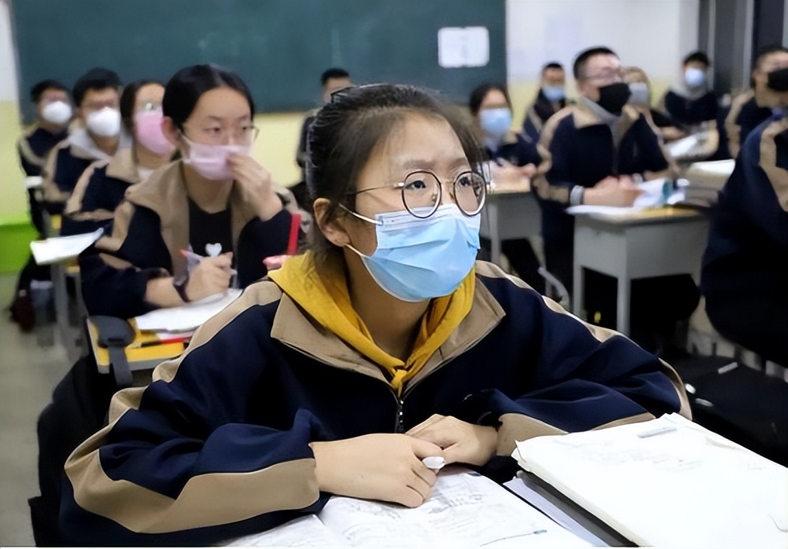 今年数学究竟有多难，数学老师亲自做题，网友：想抱抱今年的考生