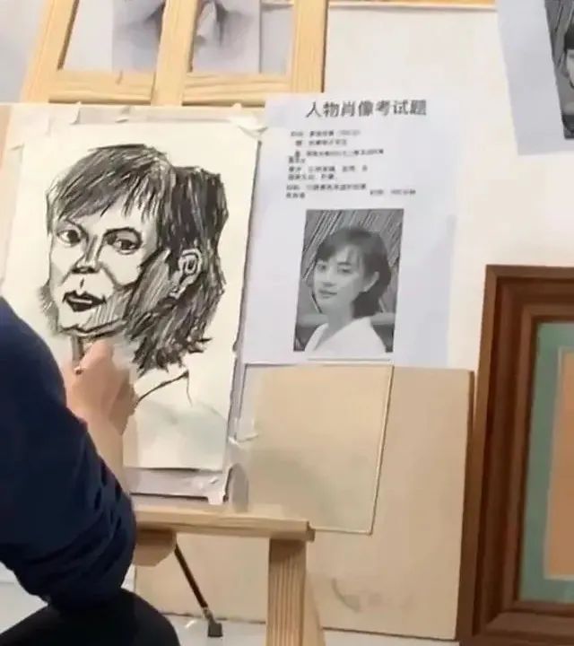 “画画静悄悄，必定在作妖”！画谁不像谁，气到老师飙泪，绝了