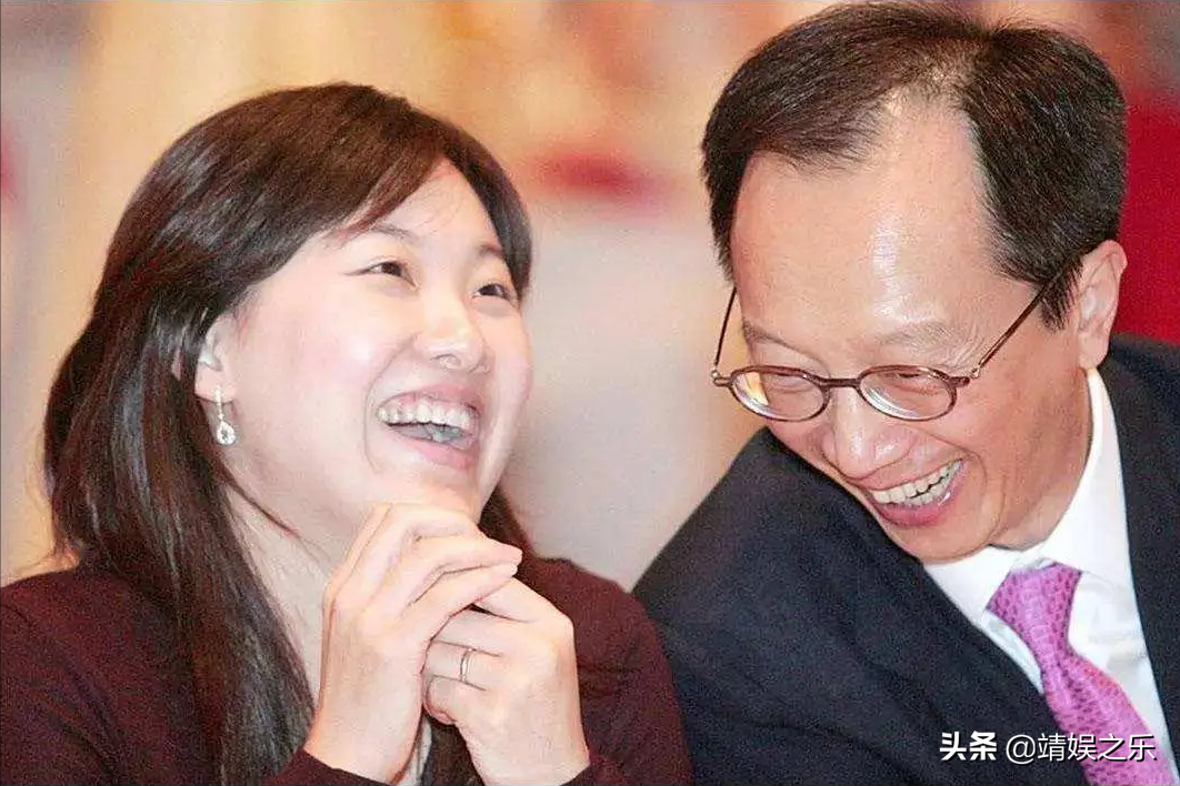 富太太伏明霞：为70岁老公生仨娃，43岁依然韵味十足