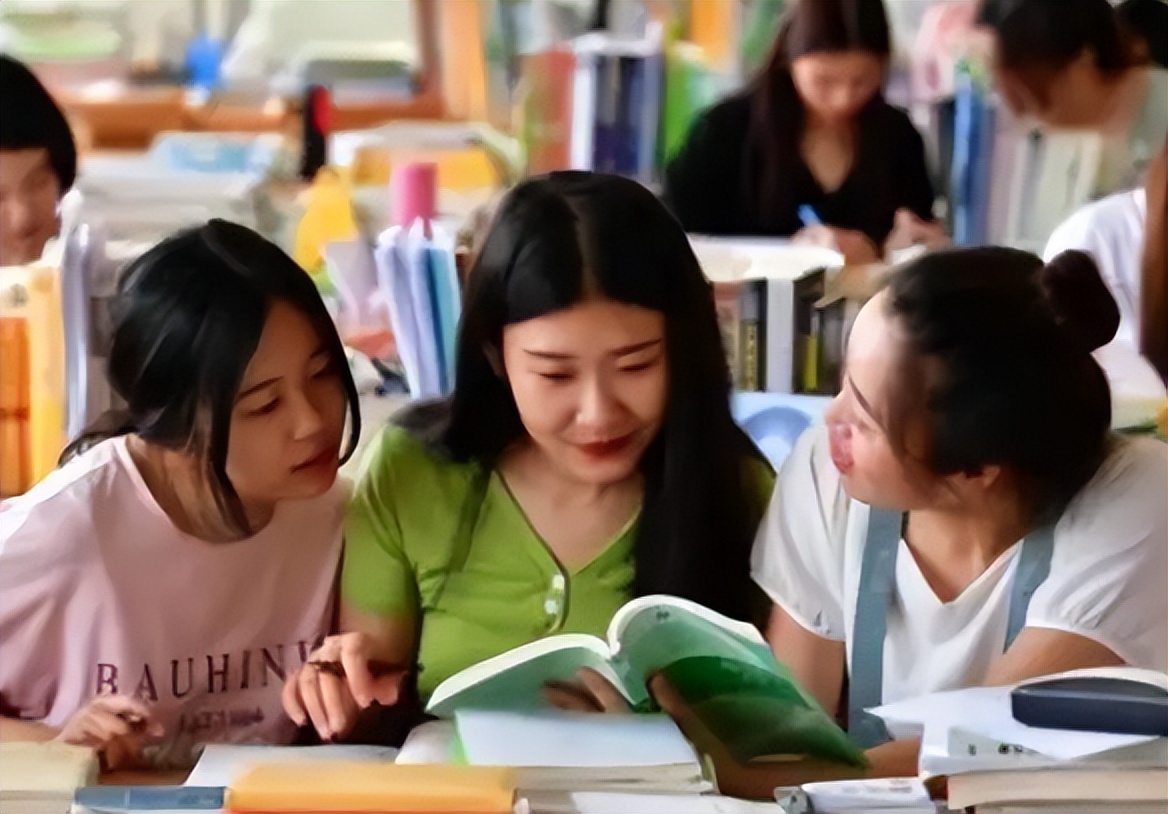 超半数受访大学生表示，毕业后将会考研，明年报考人数或超520万