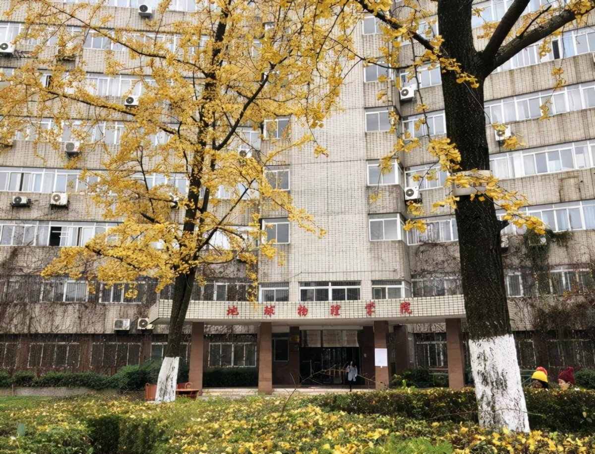 把恐龙“搬”上校徽，坐拥“世界之最”！四川这所大学“火”遍全网！