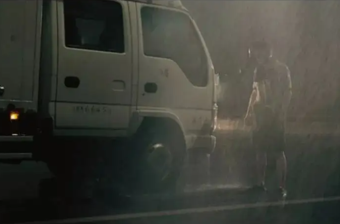 “那坟前开满丁香花”，20年前爆红的《丁香花》，唱的亡者是谁？