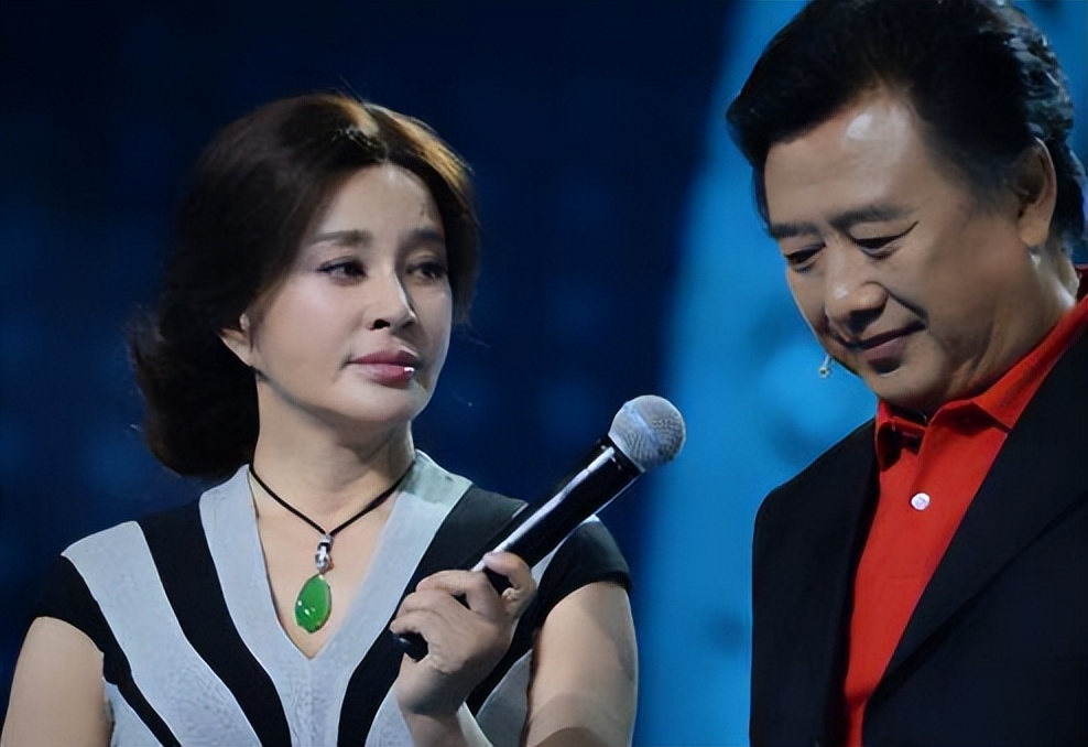 刘晓庆：四段婚姻没孩子，把外甥当儿子养了半生，晚年靠他支撑