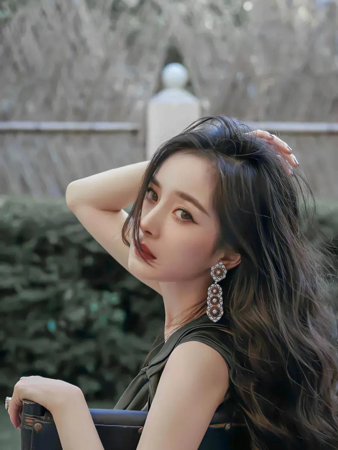 金晨、白鹿淡妆浓抹总相宜，自拍库存平易近人，领家妹妹即视感