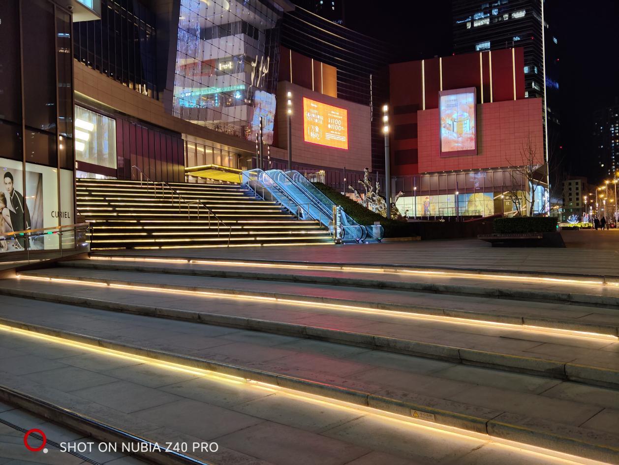 和平精英超级夜景模式在哪里(努比亚 Z40 Pro 评测：刚柔并济，记录人与星空)