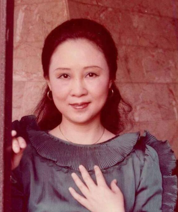 84岁琼瑶现状:分得亡夫大笔遗产,开放5亿豪宅,打疫苗身体康健