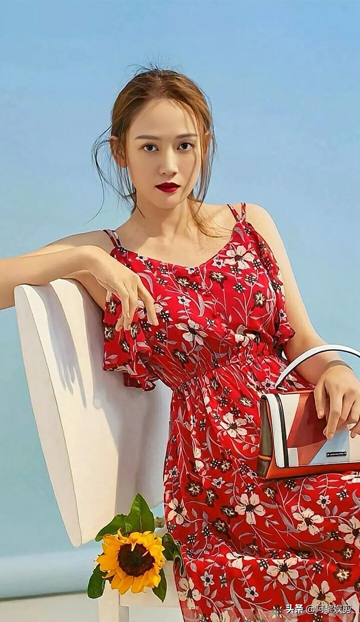 陈乔恩肤白貌美，好有气质