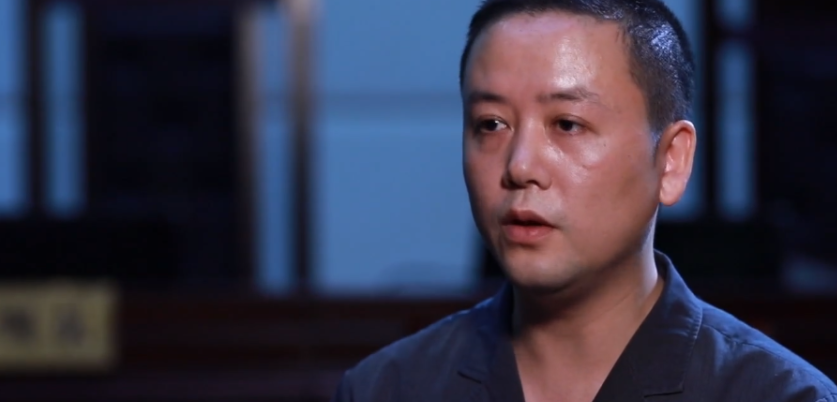 为报复丈夫，妻子将其诓进传销组织，丈夫逃出时已被打成小脑萎缩