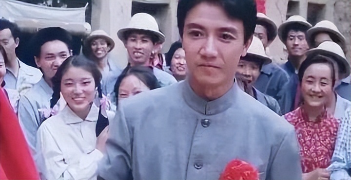 不仅名气大，军衔也高到吓人！这12个明星，个个一身正气堪称清流