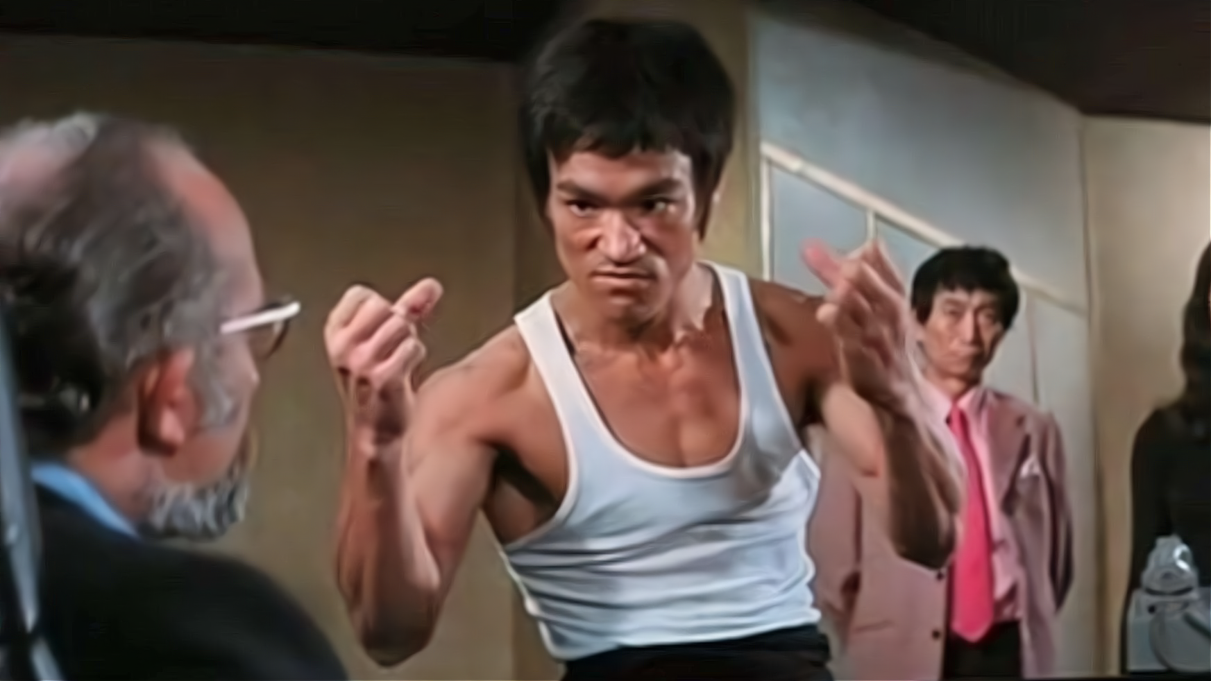 为什么说成龙是花拳绣腿，而李小龙是真功夫，结合影视资料告诉你