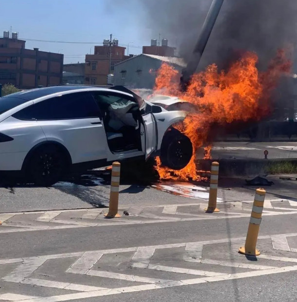 林志颖车祸细节曝光！火海逃生，颜面骨折需手术，未来2天是关键