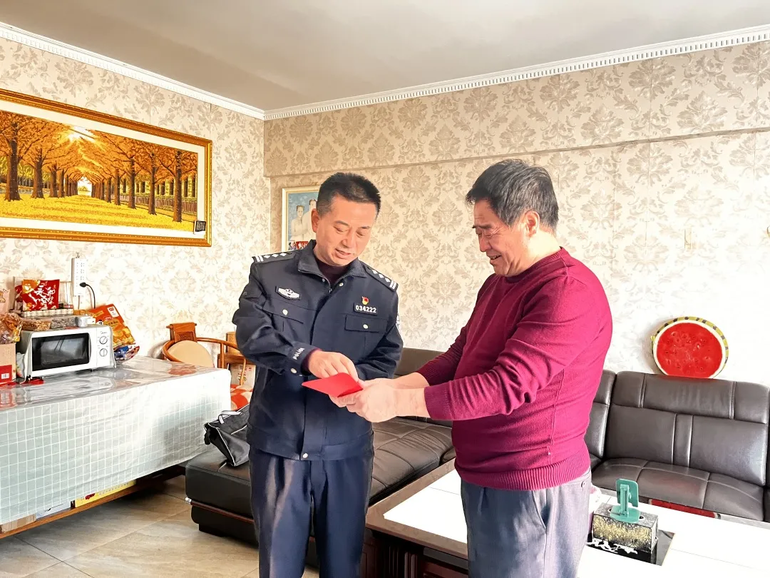 延安市公安局党委2022年春节前夕开展走访慰问送温暖活动